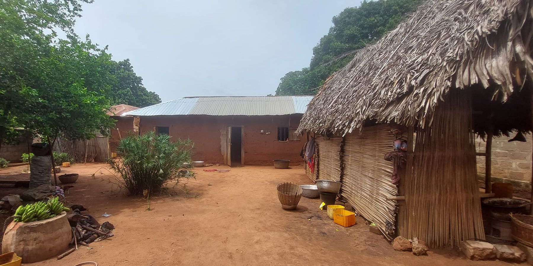 Des habitations autour d’une cour